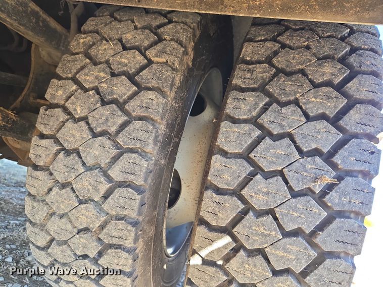 image for item ET5331 2015 Ford F550 Super Duty XLT ambulance