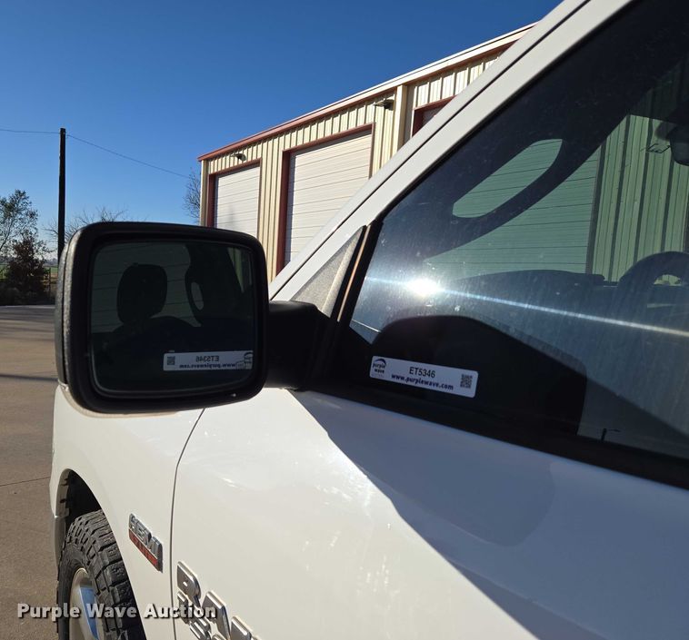 image for item ET5346 2018 RAM 1500 Crew Cab pickup truck