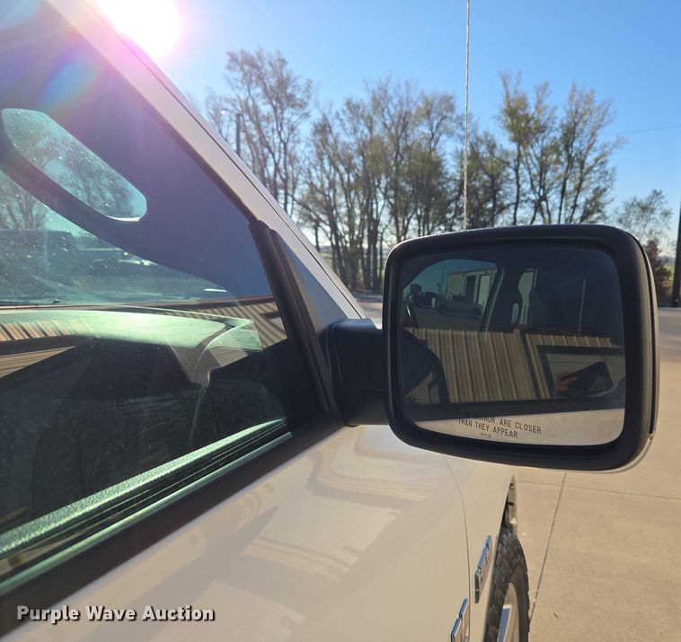 image for item ET5346 2018 RAM 1500 Crew Cab pickup truck