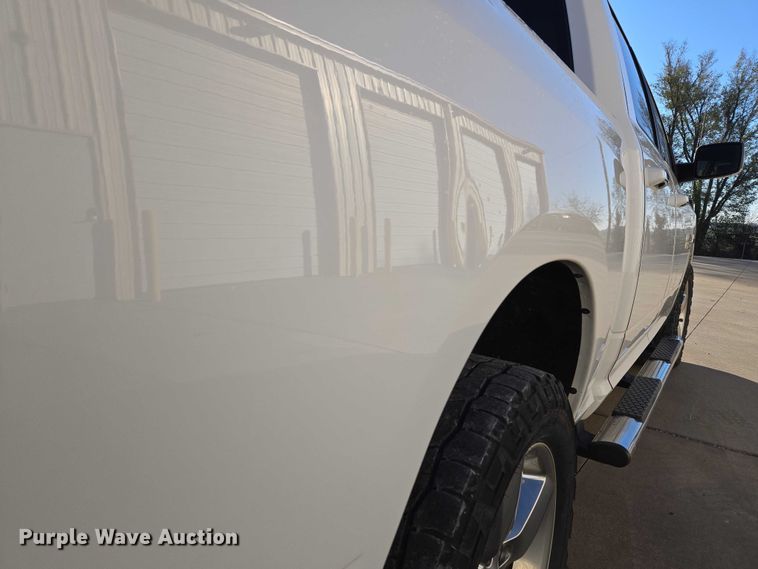 image for item ET5346 2018 RAM 1500 Crew Cab pickup truck