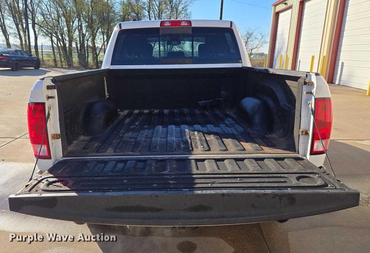 image for item ET5346 2018 RAM 1500 Crew Cab pickup truck