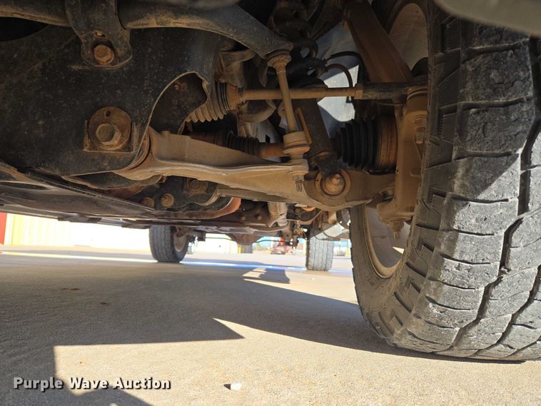 image for item ET5346 2018 RAM 1500 Crew Cab pickup truck