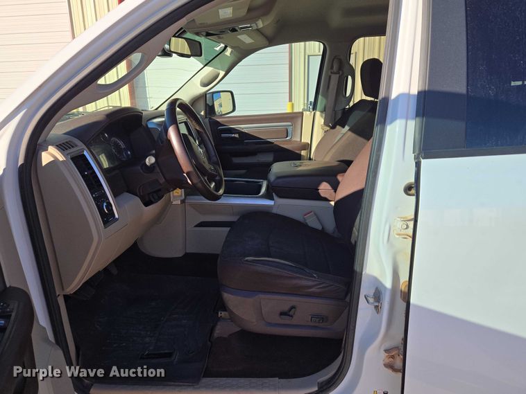 image for item ET5346 2018 RAM 1500 Crew Cab pickup truck