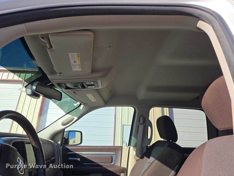 image for item ET5346 2018 RAM 1500 Crew Cab pickup truck