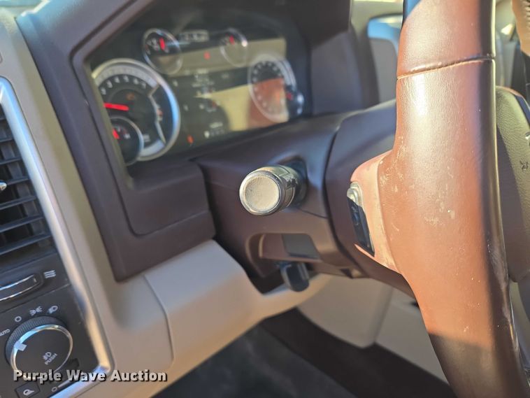 image for item ET5346 2018 RAM 1500 Crew Cab pickup truck