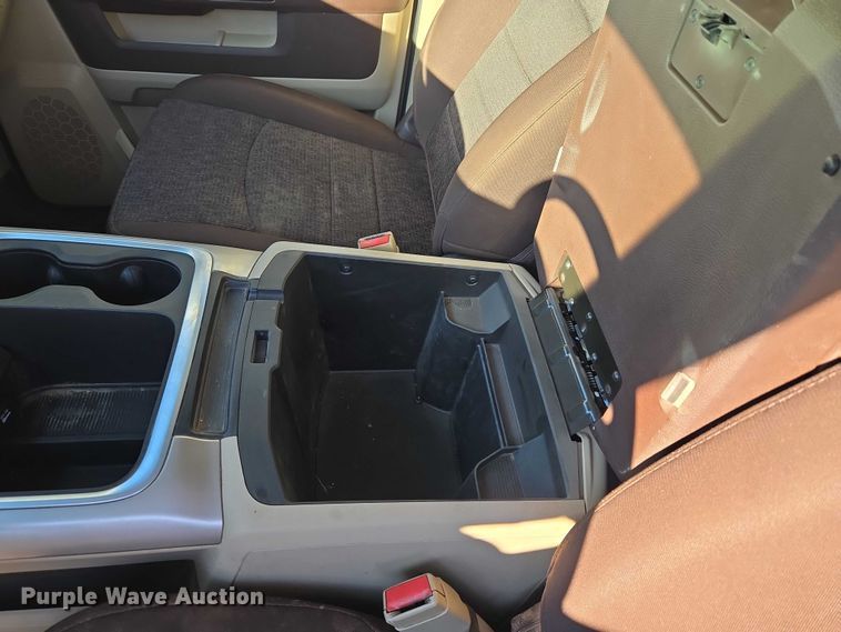 image for item ET5346 2018 RAM 1500 Crew Cab pickup truck