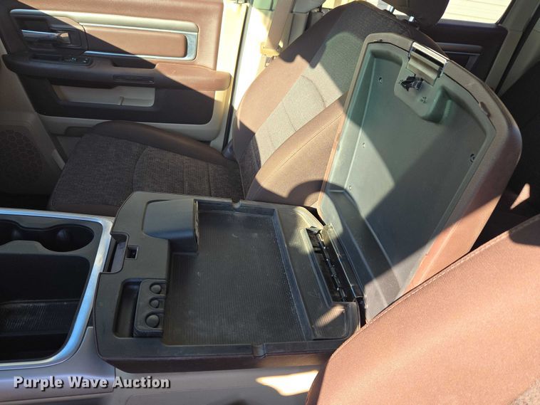 image for item ET5346 2018 RAM 1500 Crew Cab pickup truck