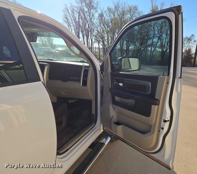 image for item ET5346 2018 RAM 1500 Crew Cab pickup truck