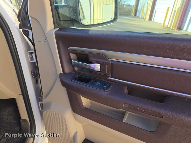 image for item ET5346 2018 RAM 1500 Crew Cab pickup truck