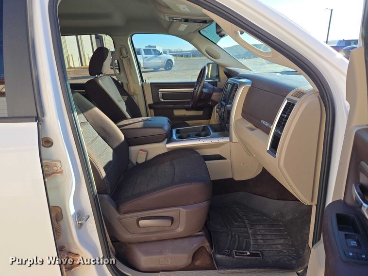 image for item ET5346 2018 RAM 1500 Crew Cab pickup truck