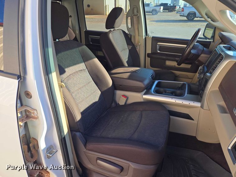 image for item ET5346 2018 RAM 1500 Crew Cab pickup truck