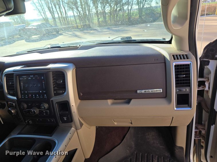 image for item ET5346 2018 RAM 1500 Crew Cab pickup truck