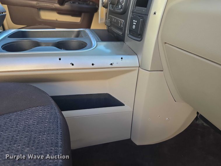 image for item ET5346 2018 RAM 1500 Crew Cab pickup truck