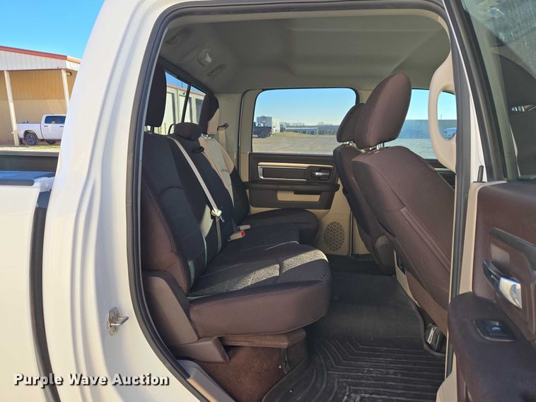 image for item ET5346 2018 RAM 1500 Crew Cab pickup truck