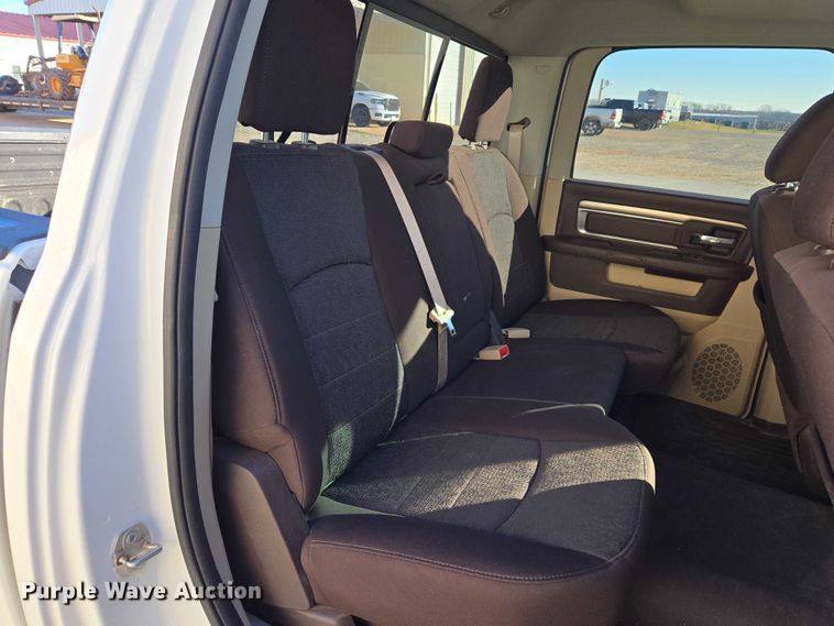 image for item ET5346 2018 RAM 1500 Crew Cab pickup truck