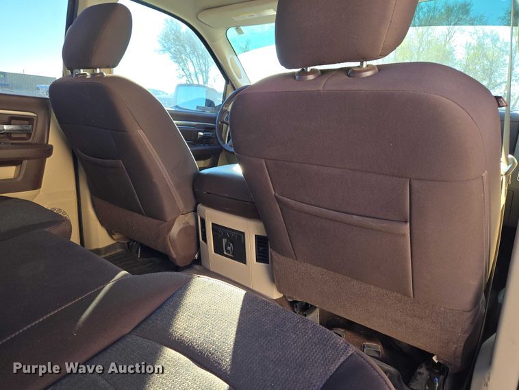 image for item ET5346 2018 RAM 1500 Crew Cab pickup truck