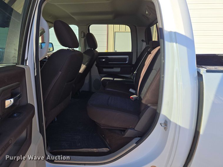 image for item ET5346 2018 RAM 1500 Crew Cab pickup truck