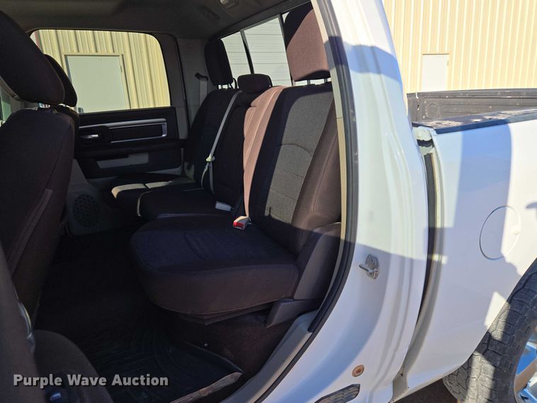 image for item ET5346 2018 RAM 1500 Crew Cab pickup truck