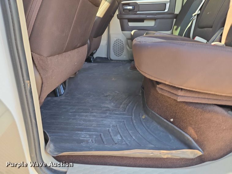 image for item ET5346 2018 RAM 1500 Crew Cab pickup truck