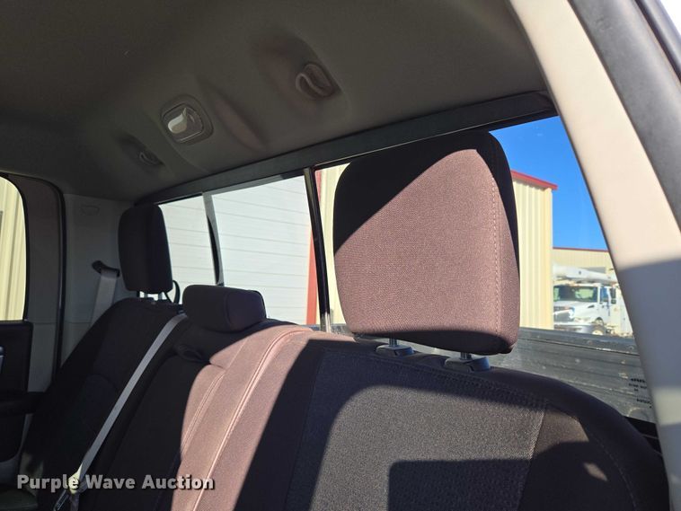 image for item ET5346 2018 RAM 1500 Crew Cab pickup truck