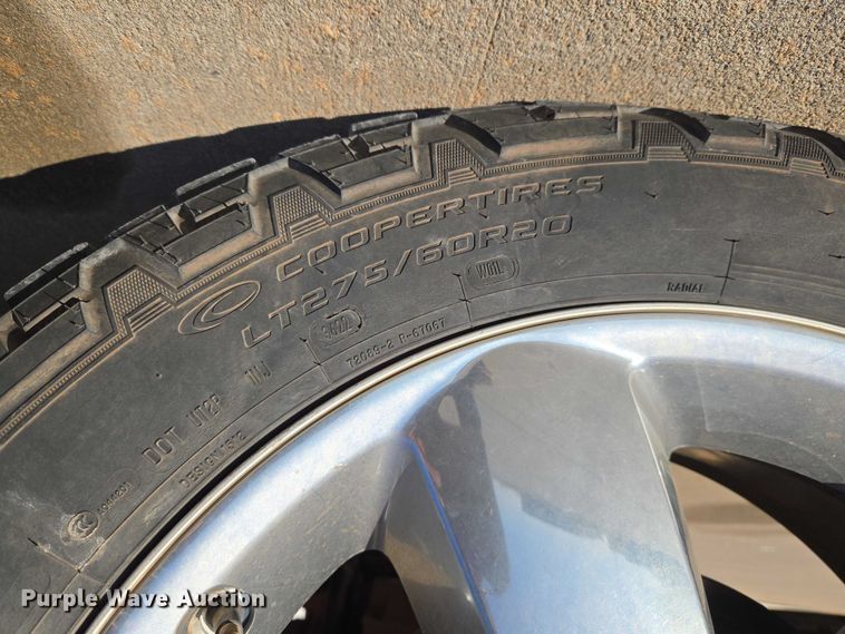 image for item ET5346 2018 RAM 1500 Crew Cab pickup truck