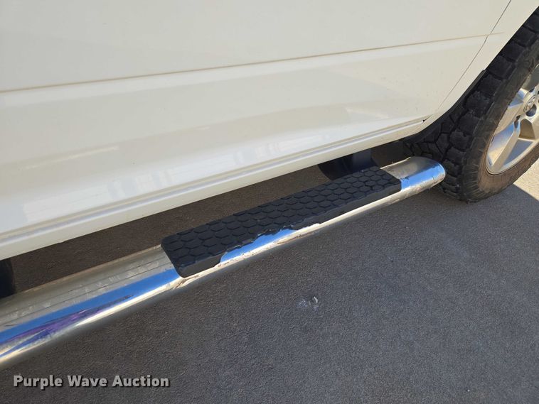 image for item ET5347 2017 RAM 1500 Crew Cab pickup truck