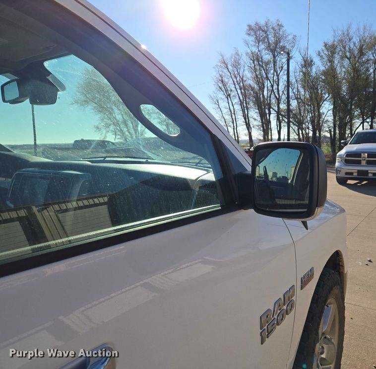 image for item ET5347 2017 RAM 1500 Crew Cab pickup truck