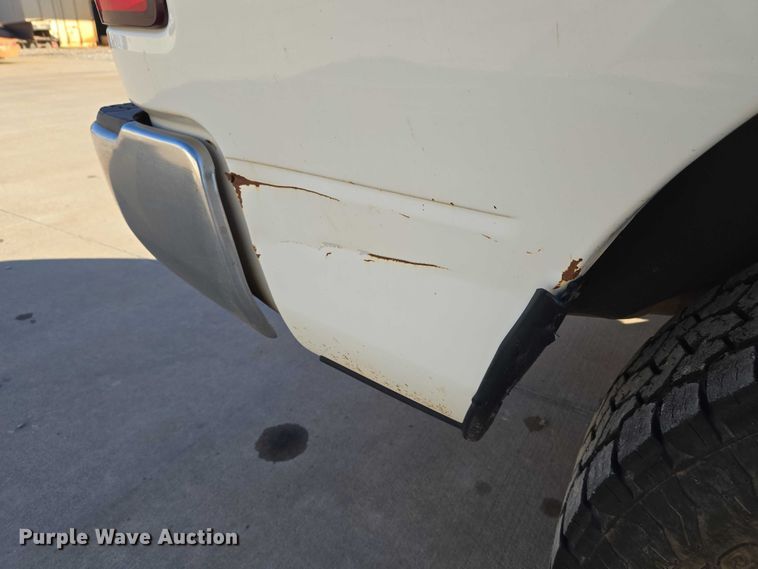 image for item ET5347 2017 RAM 1500 Crew Cab pickup truck