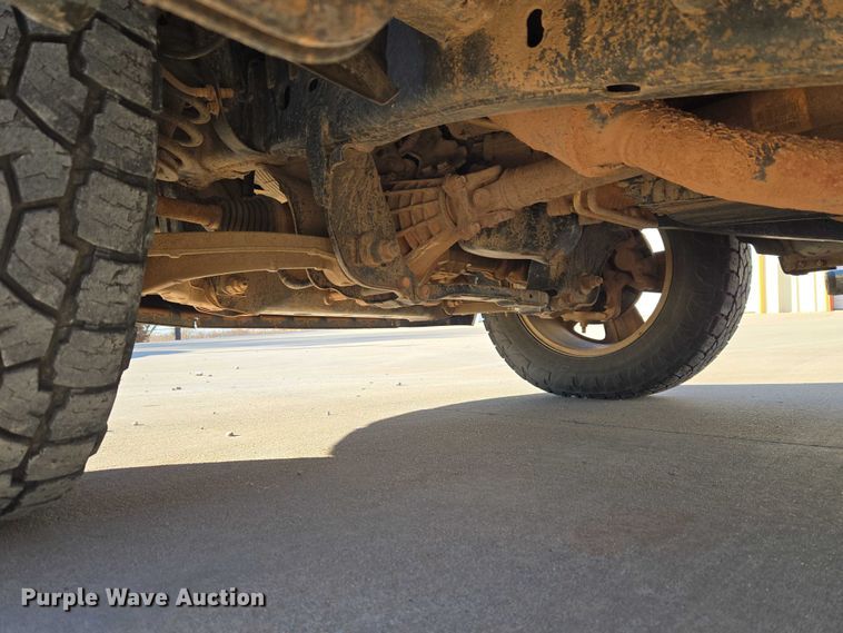 image for item ET5347 2017 RAM 1500 Crew Cab pickup truck