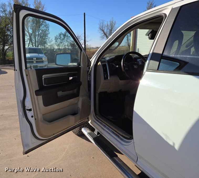 image for item ET5347 2017 RAM 1500 Crew Cab pickup truck