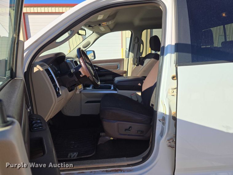 image for item ET5347 2017 RAM 1500 Crew Cab pickup truck