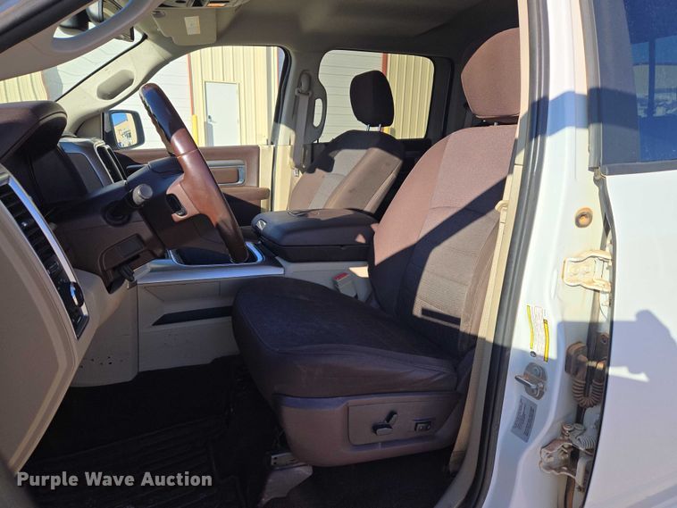 image for item ET5347 2017 RAM 1500 Crew Cab pickup truck