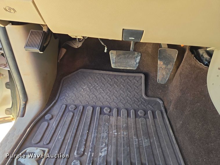 image for item ET5347 2017 RAM 1500 Crew Cab pickup truck