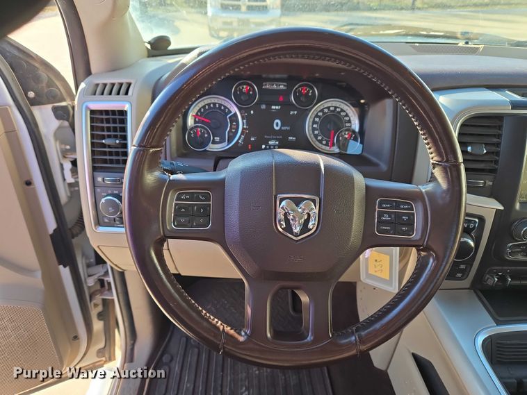 image for item ET5347 2017 RAM 1500 Crew Cab pickup truck