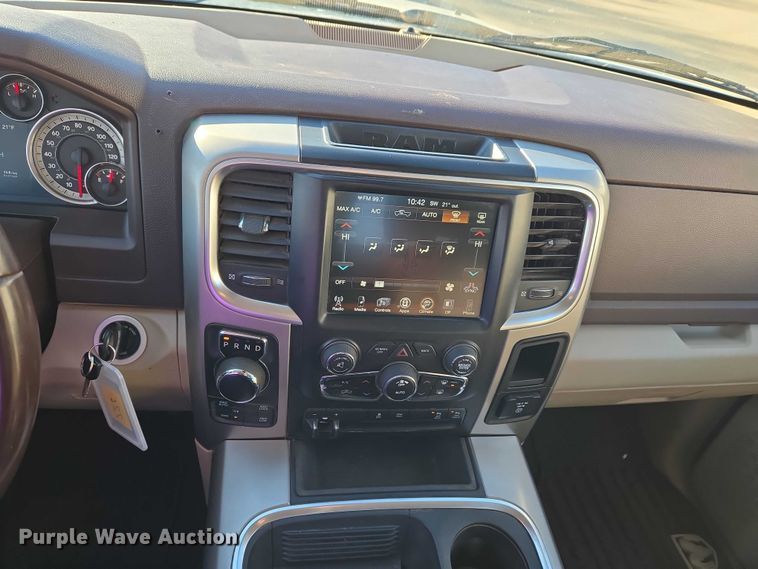 image for item ET5347 2017 RAM 1500 Crew Cab pickup truck