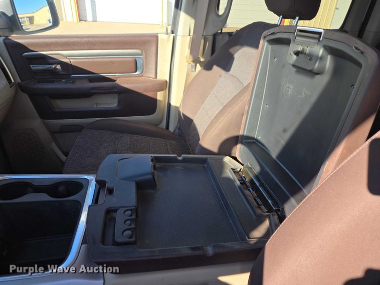 image for item ET5347 2017 RAM 1500 Crew Cab pickup truck