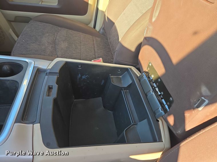 image for item ET5347 2017 RAM 1500 Crew Cab pickup truck