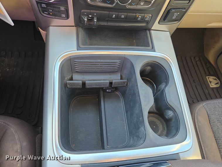 image for item ET5347 2017 RAM 1500 Crew Cab pickup truck