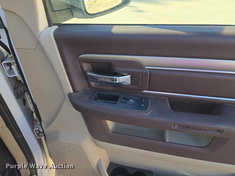 image for item ET5347 2017 RAM 1500 Crew Cab pickup truck