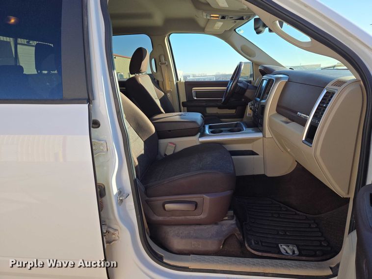 image for item ET5347 2017 RAM 1500 Crew Cab pickup truck