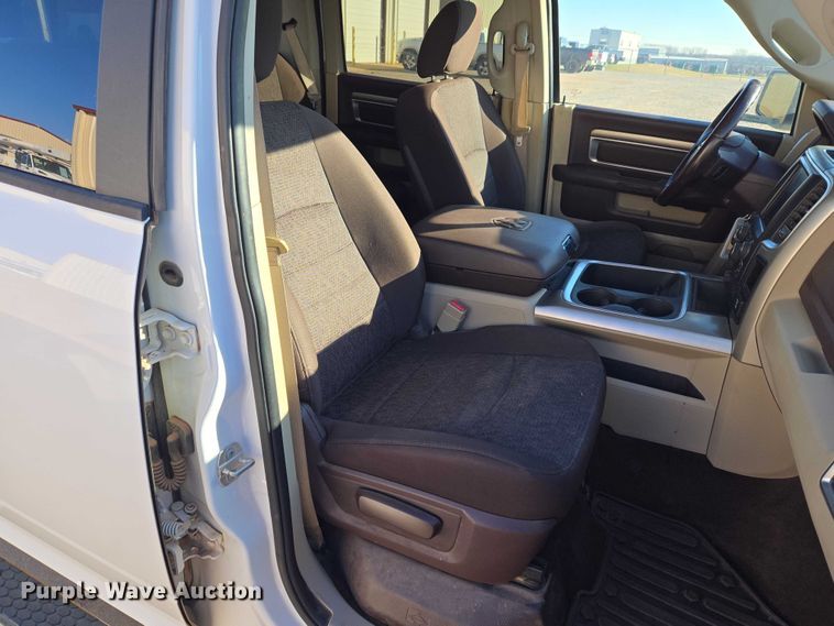 image for item ET5347 2017 RAM 1500 Crew Cab pickup truck