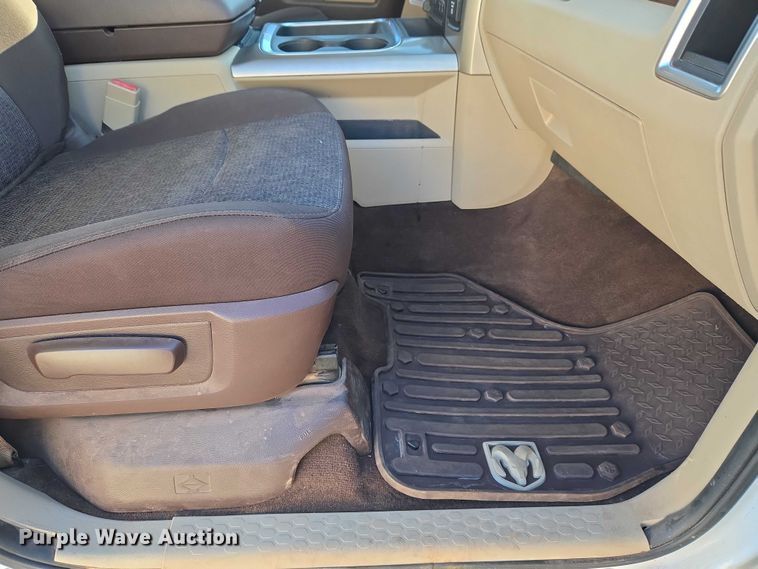 image for item ET5347 2017 RAM 1500 Crew Cab pickup truck