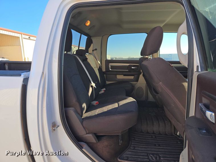 image for item ET5347 2017 RAM 1500 Crew Cab pickup truck