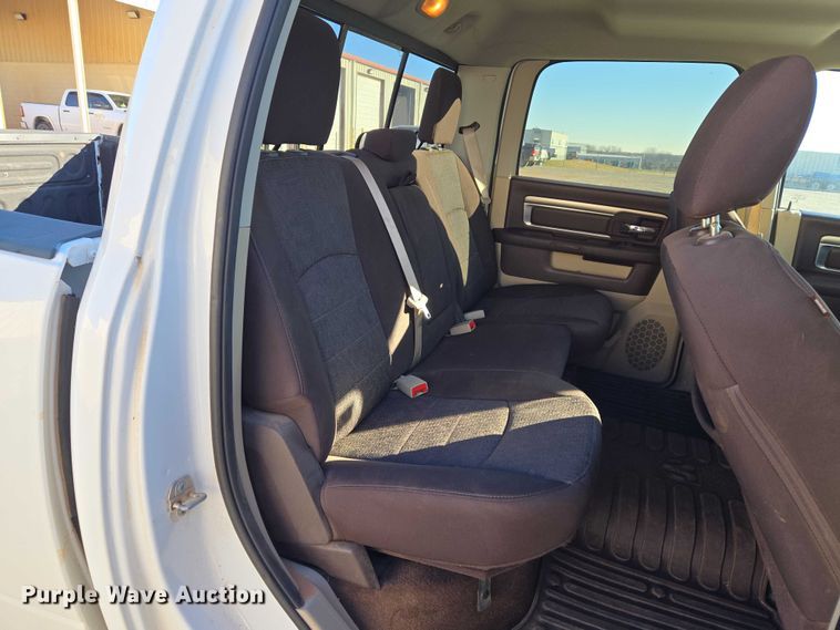 image for item ET5347 2017 RAM 1500 Crew Cab pickup truck