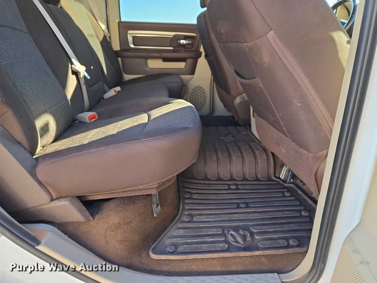 image for item ET5347 2017 RAM 1500 Crew Cab pickup truck