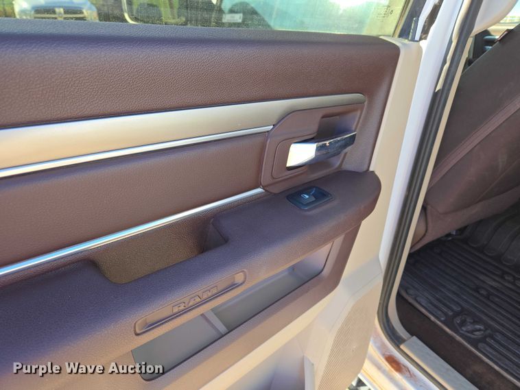 image for item ET5347 2017 RAM 1500 Crew Cab pickup truck