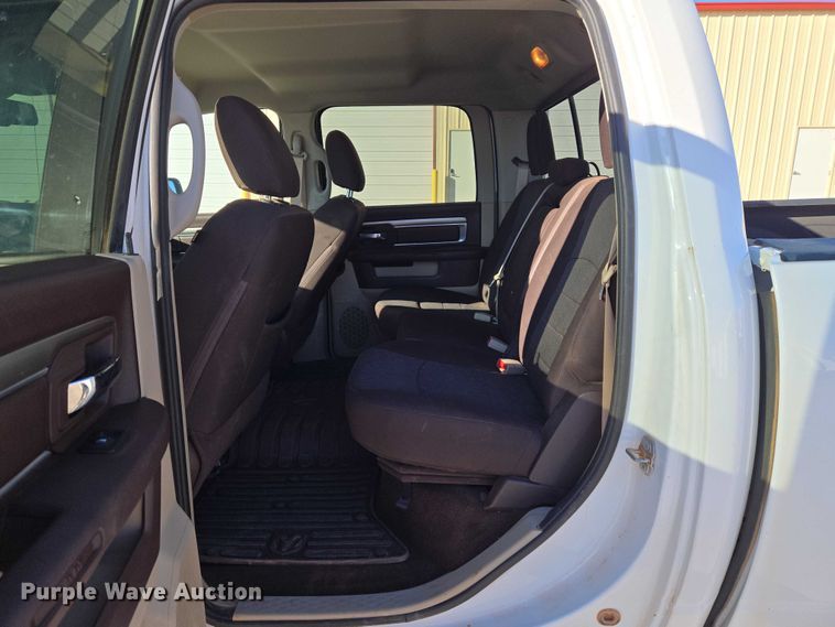 image for item ET5347 2017 RAM 1500 Crew Cab pickup truck