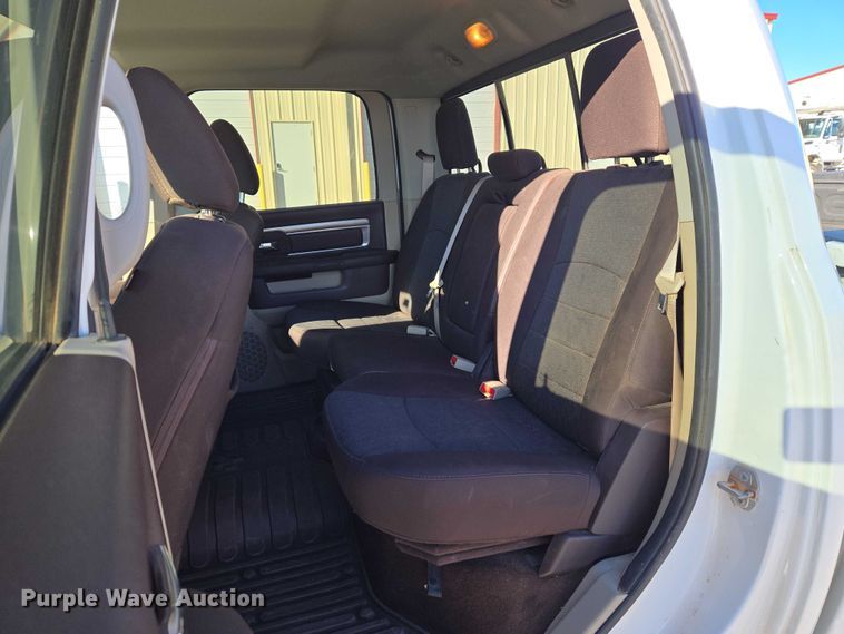 image for item ET5347 2017 RAM 1500 Crew Cab pickup truck