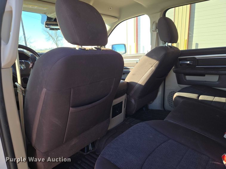 image for item ET5347 2017 RAM 1500 Crew Cab pickup truck