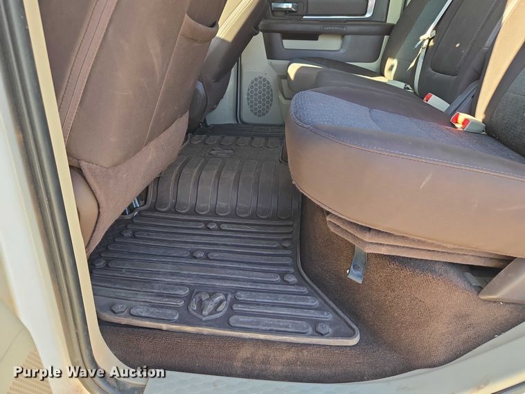 image for item ET5347 2017 RAM 1500 Crew Cab pickup truck